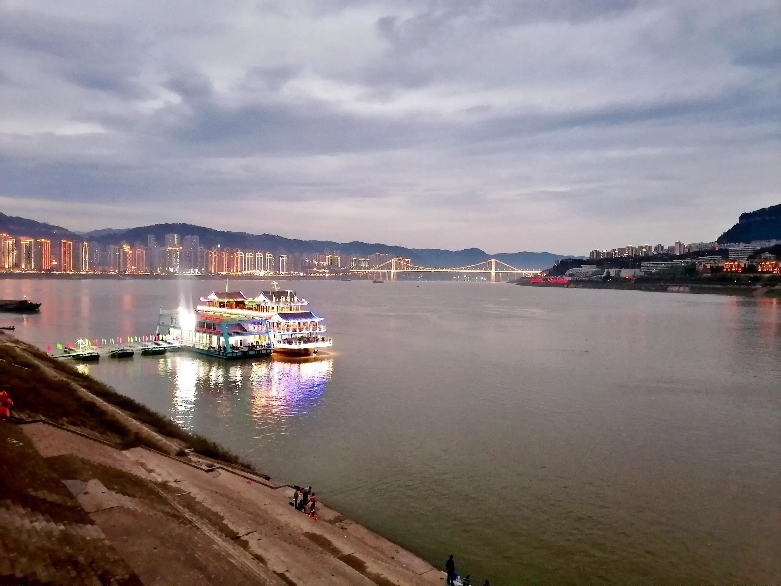 万州在重庆的实力如何?是最强吗?感觉很厉害的样子!