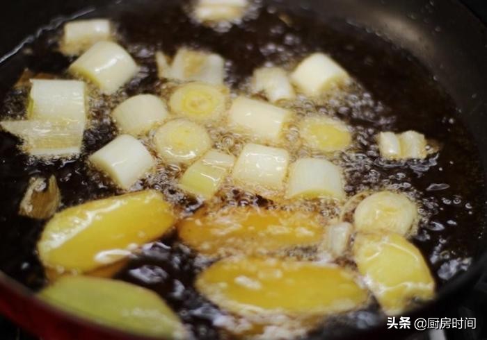 炸过鱼的油只要这样一处理，不仅炒菜不腥了，甚至比之前的还香