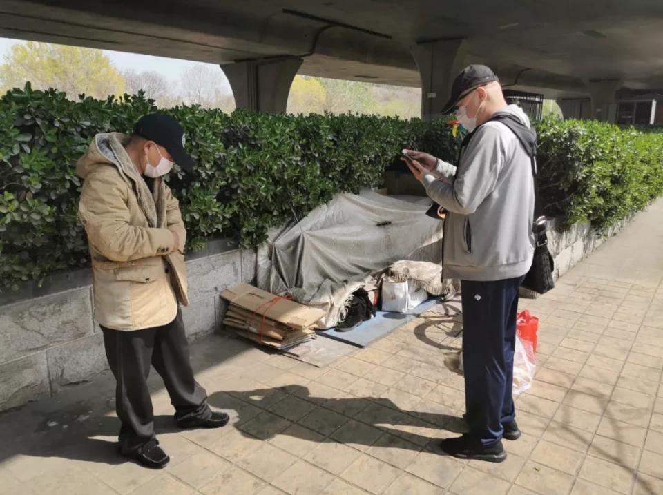 宾悦桥下的流浪汉，马上要去应聘新工作了