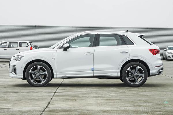 奥迪q32015款30tfsi1.4t,奥迪q3试驾1.4t时尚动感型够用吗