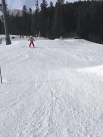 搞笑gif趣图妹子快回头,搞笑gif妹子别躲了已经看见你啦