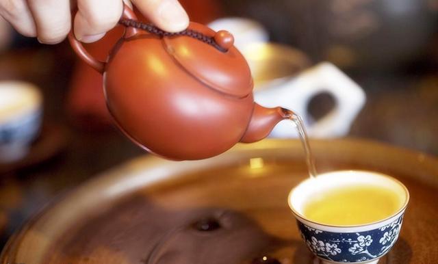 喝茶对人到底有哪些好处,喝茶有哪些好处和注意事项