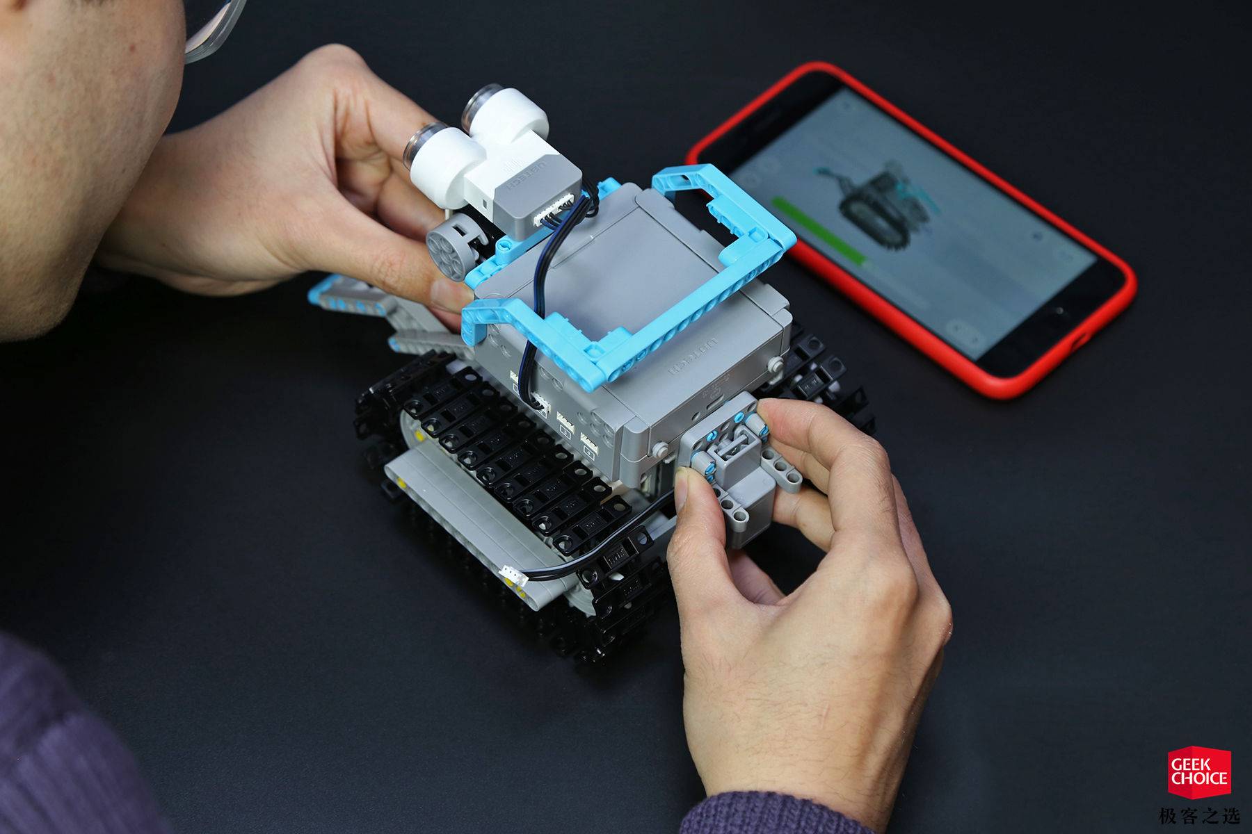 踢足球的机器人有多厉害,足球射球机器人