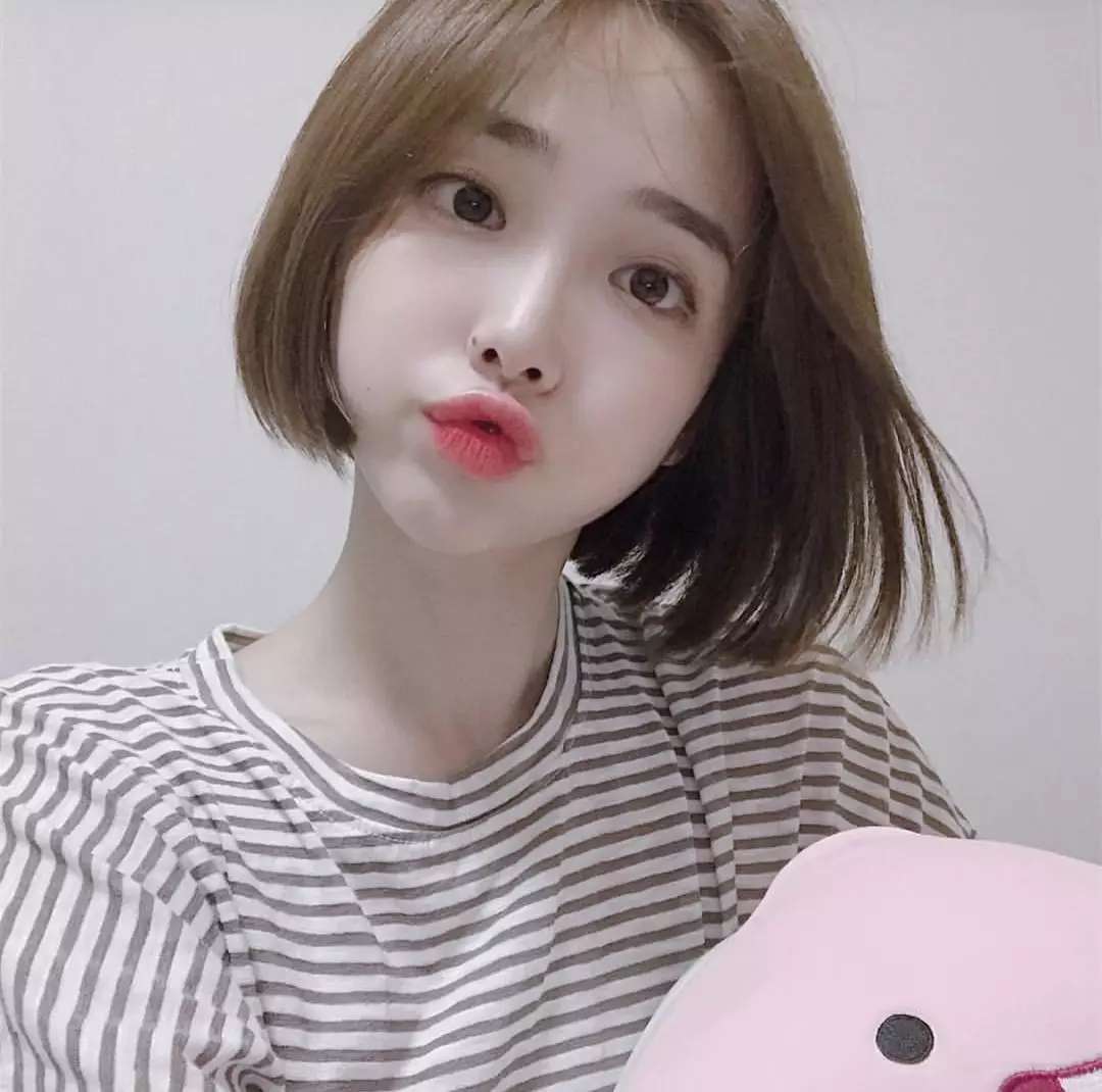 显脸小八字刘海发型推荐,最合适显脸小的刘海发型