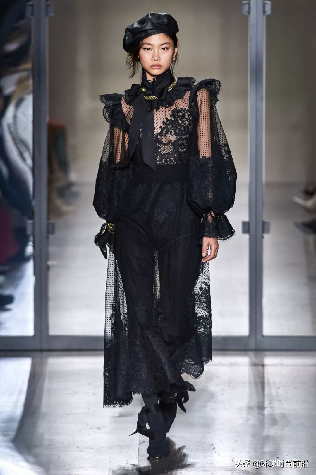 适合冬季脸大显脸小的帽子 (大圆脸适合什么帽子秋冬)