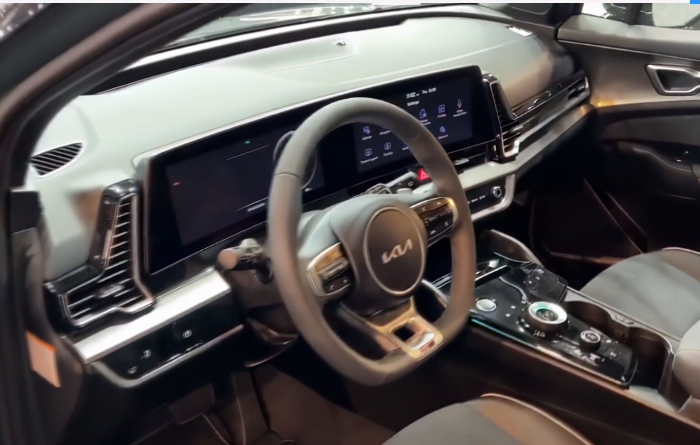 起亚狮跑l2024款8at测评,起亚新一代狮跑官图公布