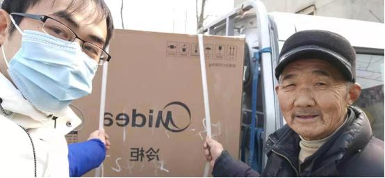 舍小家顾大家抗击疫情坚守一线,舍小家为大家致敬我们的医护人员