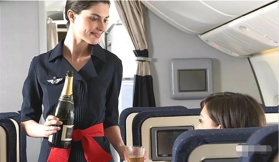 中国国际航空空姐黑白制服,各大航空公司制服照片