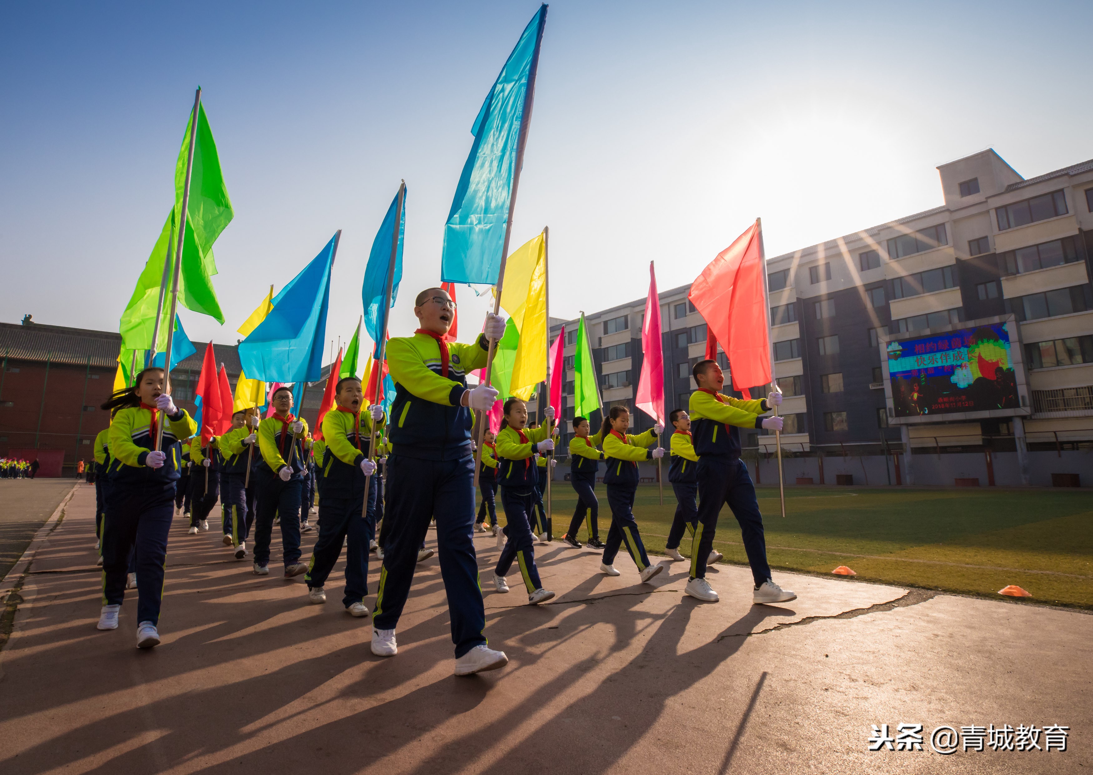 小学足球联赛拉开序幕,下南街小学第五届足球联赛开幕式