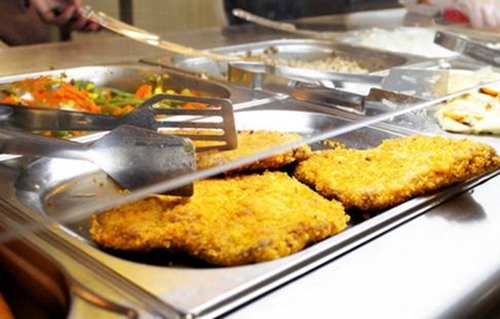 富士康食堂伙食日常视频,深圳富士康食堂每天用多少大米