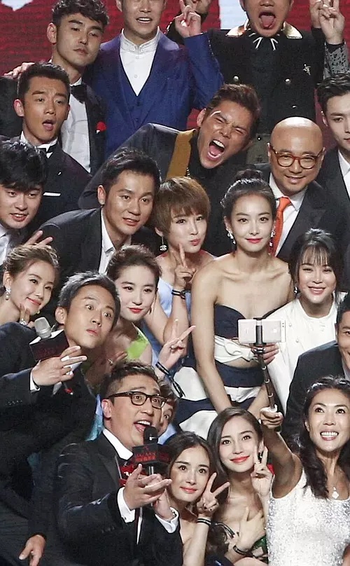 刘亦菲合照最美,别人浓妆艳抹你却清新淡雅