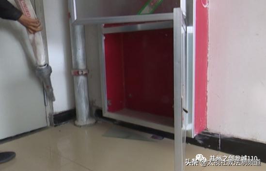 消防安全检查发现问题,消防执法人员走访小区曝光隐患