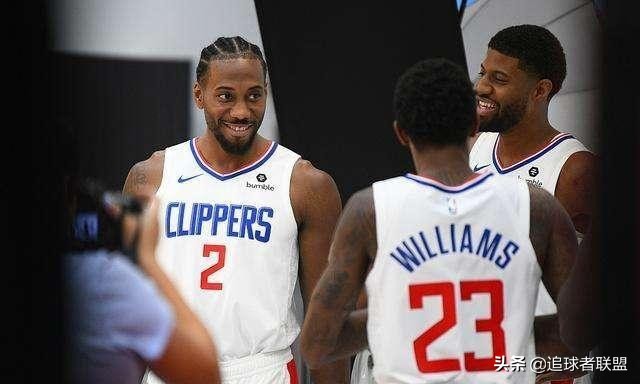 小卡伤了,小卡伦纳德受伤被误伤