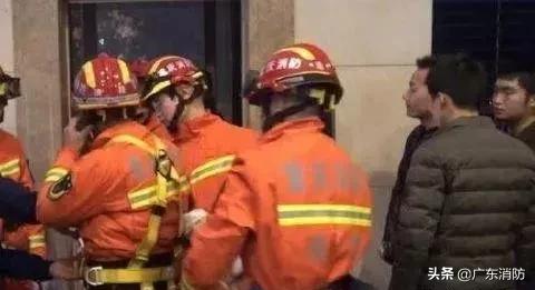 两名男子酒后打闹撞击电梯，致6人被困！