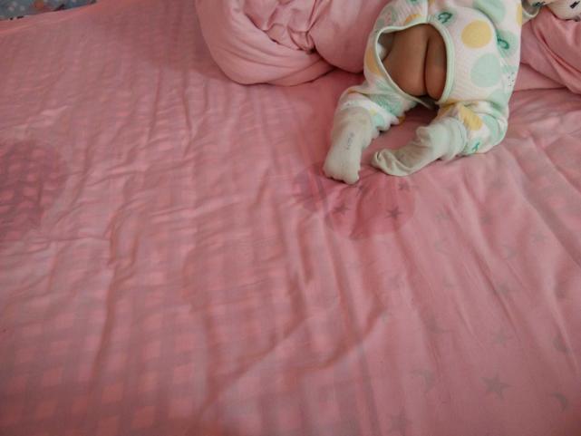 孩子4岁老尿床用遗尿贴管用吗,4岁宝宝睡觉老是尿床是怎么回事