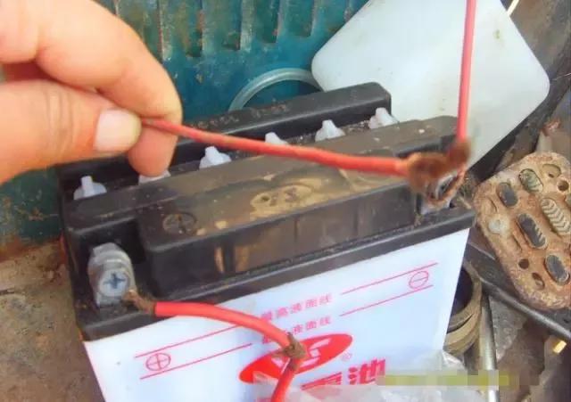 摩托车电瓶长期不用没电怎样修复,摩托车电瓶打不着火修复教程