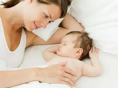 易惊醒睡眠浅而且多梦是怎么回事,怎么改善宝宝睡眠轻的问题