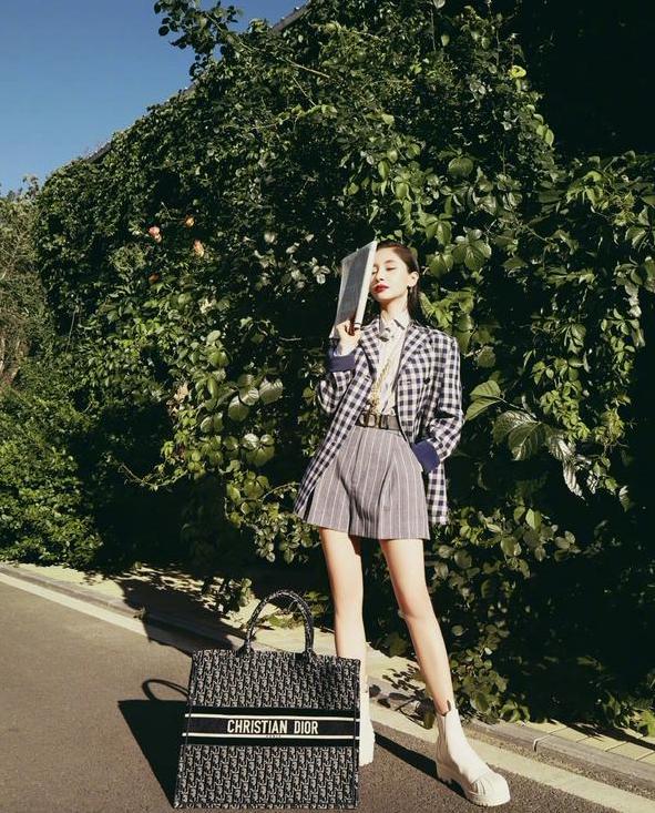 王子文日常运动鞋穿搭,小个子穿平底鞋如何显高