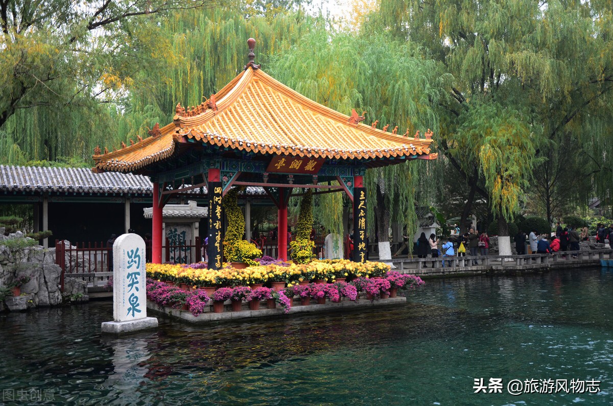 济南的趵突泉有什么特点,济南为何那么多泉水