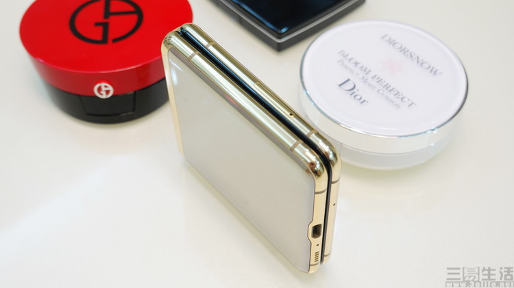 三星galaxyzflip4横向折叠评测,三星折叠屏zflip3与华为折叠屏