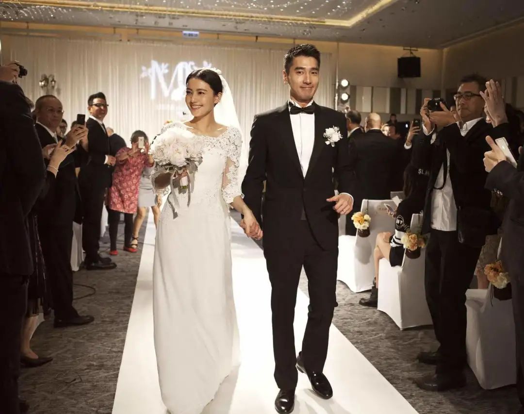 1万2一束的野兽派玫瑰，是炭烤的吗？