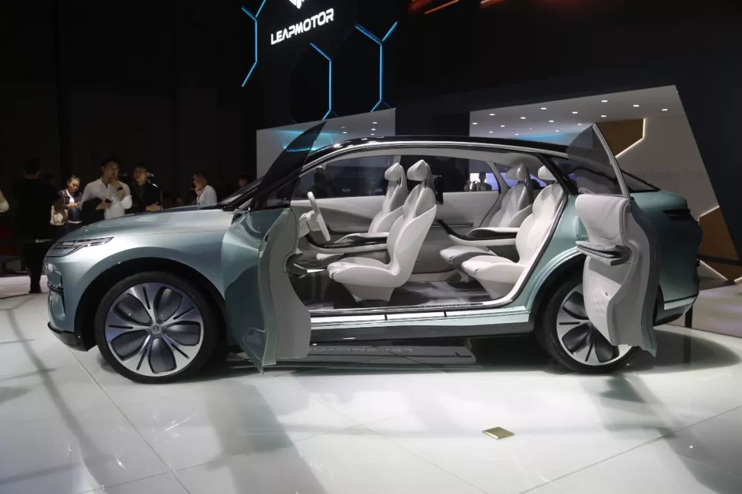 美女、名车，你要谁？老司机：我都要了！