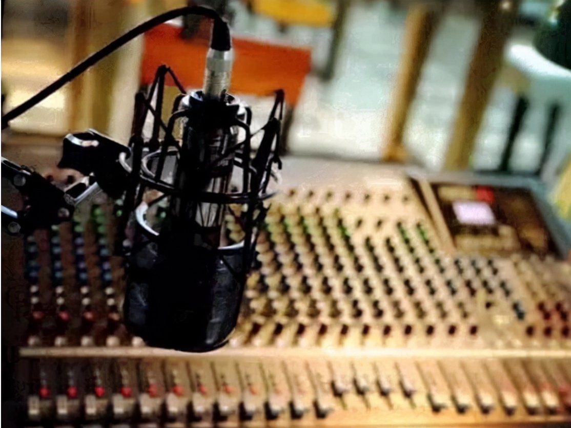 京城简约风书店，干净明亮简简单单的阅读之所