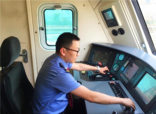 货运火车司机真实生活,铁道司机真实生活
