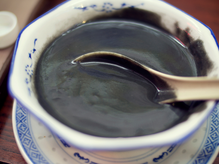 龟苓膏小零食,龟苓膏阿胶糕的功效