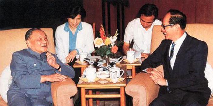 李嘉诚最终学历,李嘉诚15岁打工