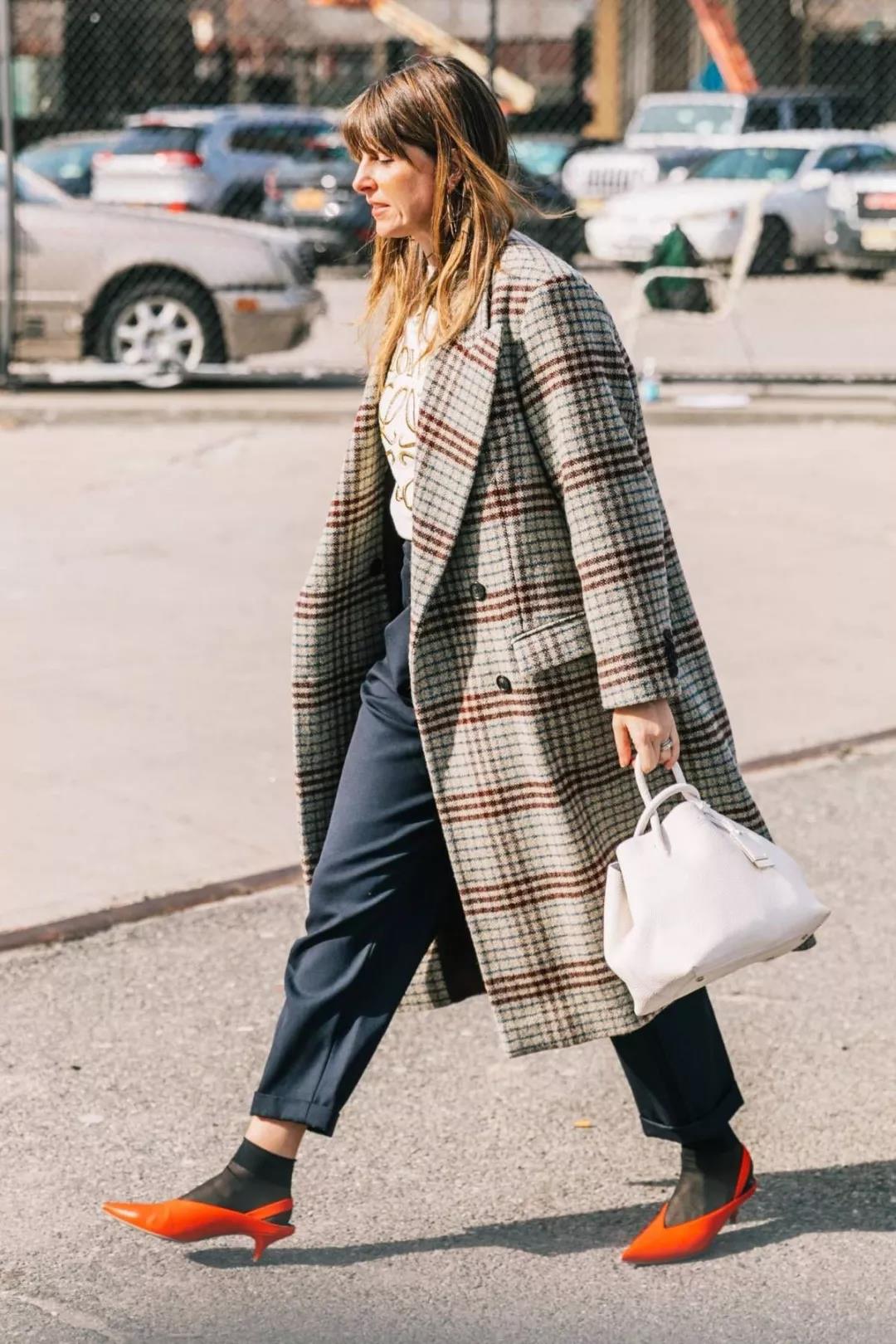 夏天奶奶裤搭配什么款式的上衣,奶奶裤穿大一码还是穿正码好看