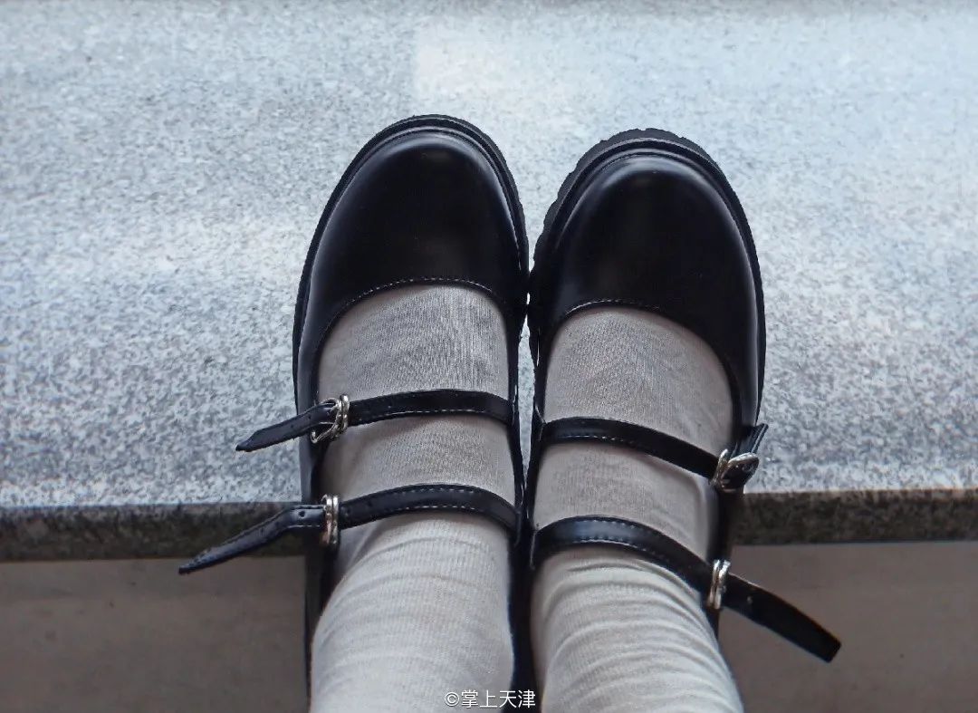 00后的小朋友喜欢90后的姐姐,00后小姑娘爱上80后中年大叔