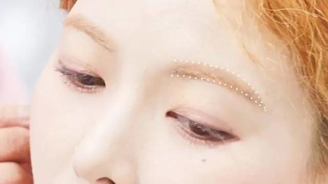 流星眉唇化妆教程,流星眉的化妆方法