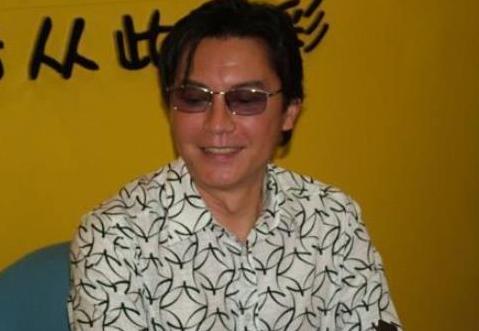 他是“最美东方男子”,曾受伤找裁缝缝8针,被挚爱拒绝孤独一生