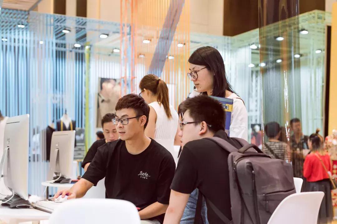 从万元婚纱照到10万婚宴,为什么全福州备婚的人都来参加喜事会