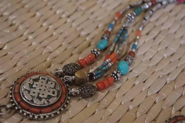 蒙古族为何对银首饰情有独钟,蒙古族为啥喜欢戴银饰