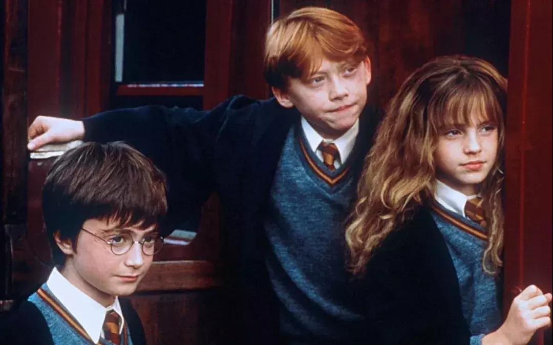 洋气减龄学院风,秋季学院风叠穿甜美穿搭教程来啦