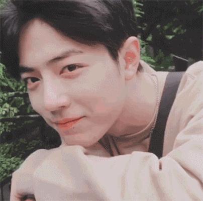 为什么眼神呆滞无神怎么训练,表情僵硬眼睛无神