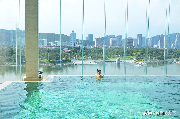 高温天气宅家不无聊,高温暴雨都挡不住人们游玩的步伐