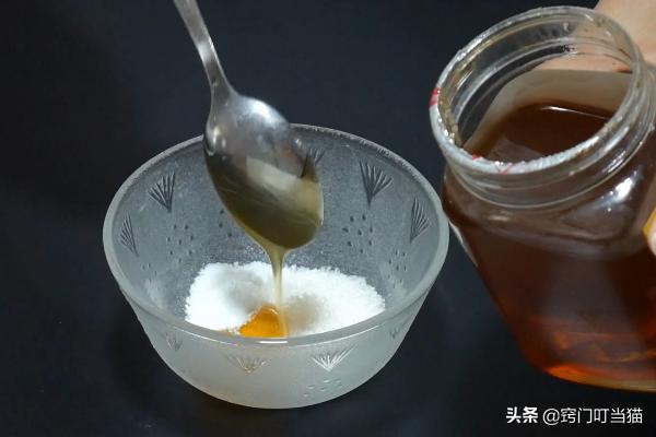 蚊子在床头,蚊子太多用两张蚊帐