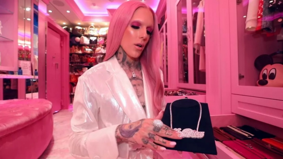 香奈儿磨刀、爱马仕砌墙,J姐的衣帽间戏可真多