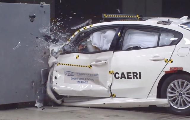 福克斯中保研碰撞a柱弯了,福克斯安全碰撞