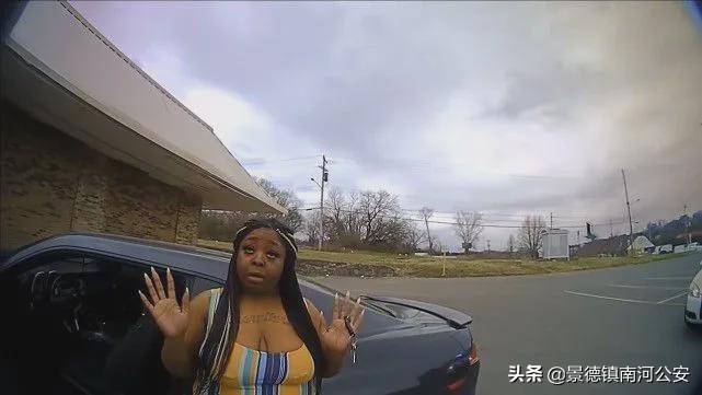 国外真实枪战火拼,美国匪徒与警察枪战视频