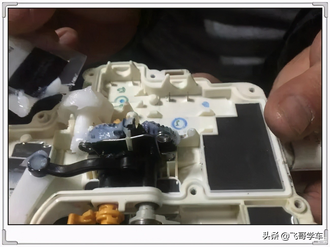 奥迪a6l门锁拆卸方法,奥迪a6l门锁打不开