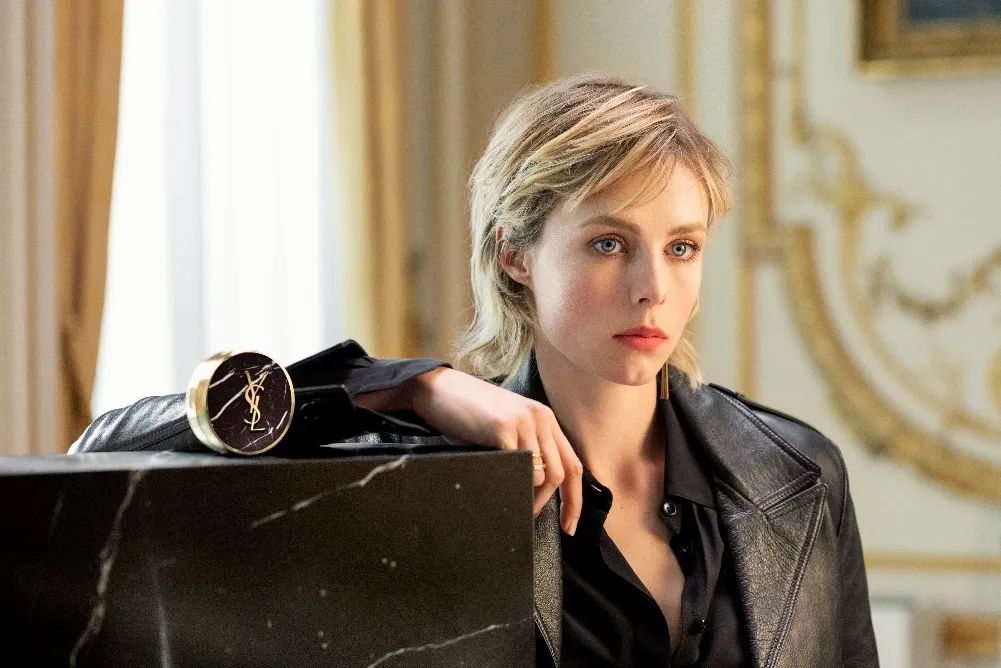 宠爱之名白无瑕美白精华,欧莱雅金致臻颜小金牌粉底液测评