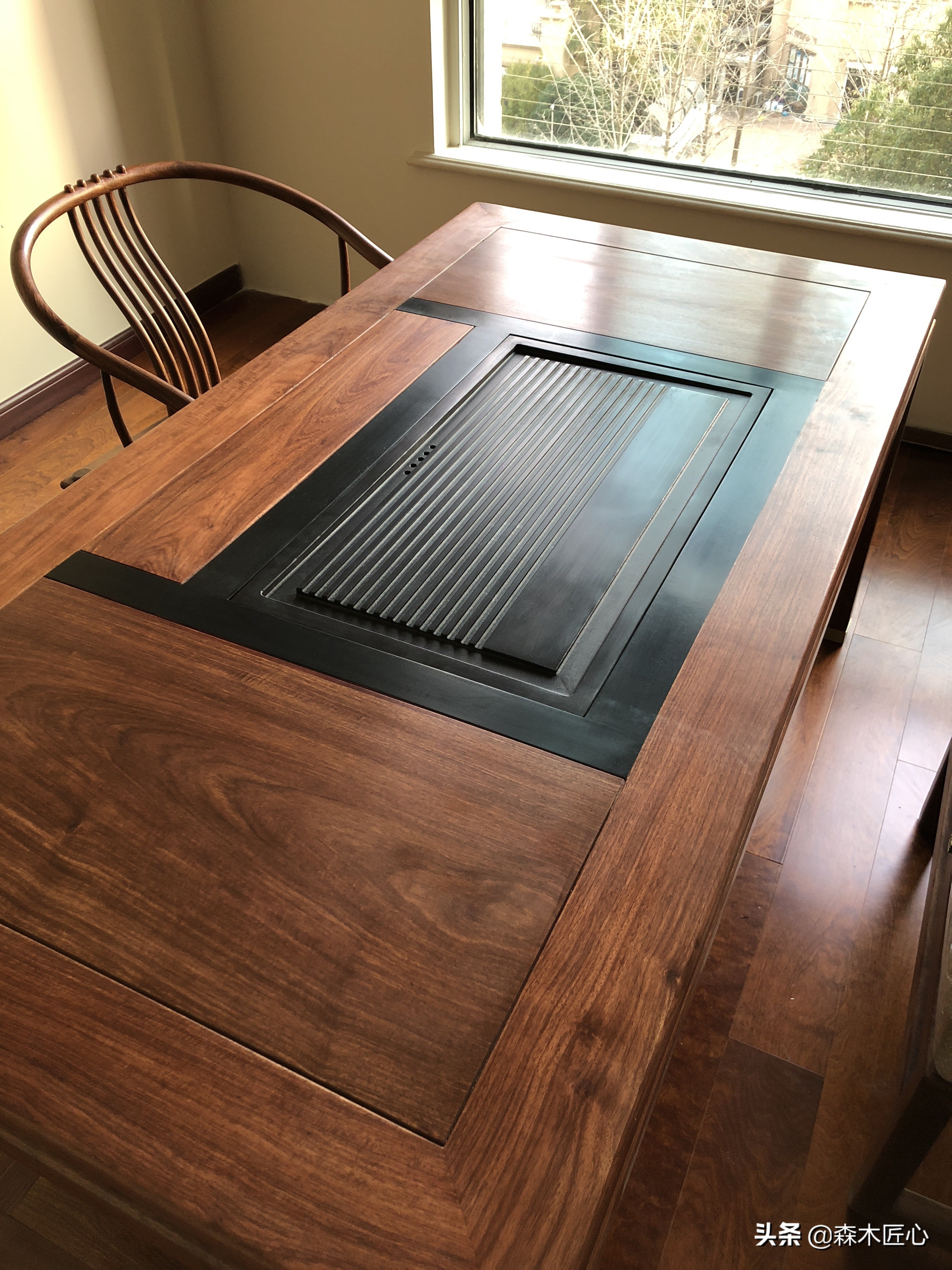 呷一口生活中的庄重，在袅袅的茶香里，沉淀世间百态