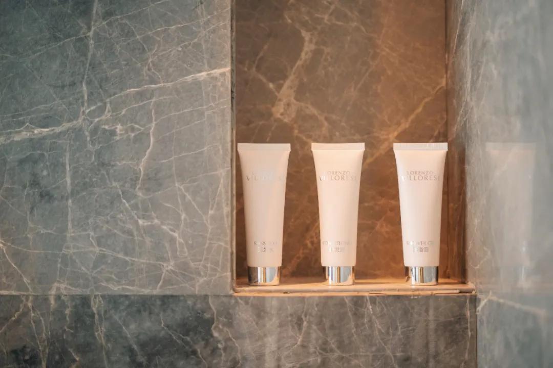 把繁华踩在脚下,将吃喝囊括周边。去长沙要住地标里