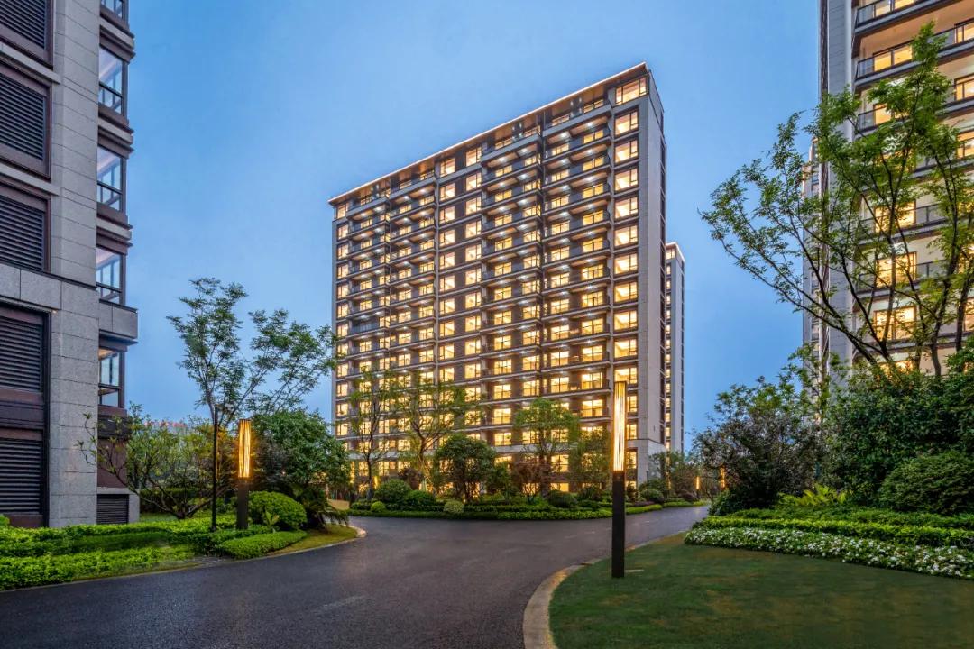 赚了！杭州一新中式小区实景颜值惊人，装标板块封王