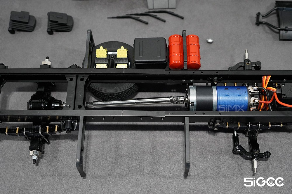 组装f2000拖头,组装f2000卡车模型