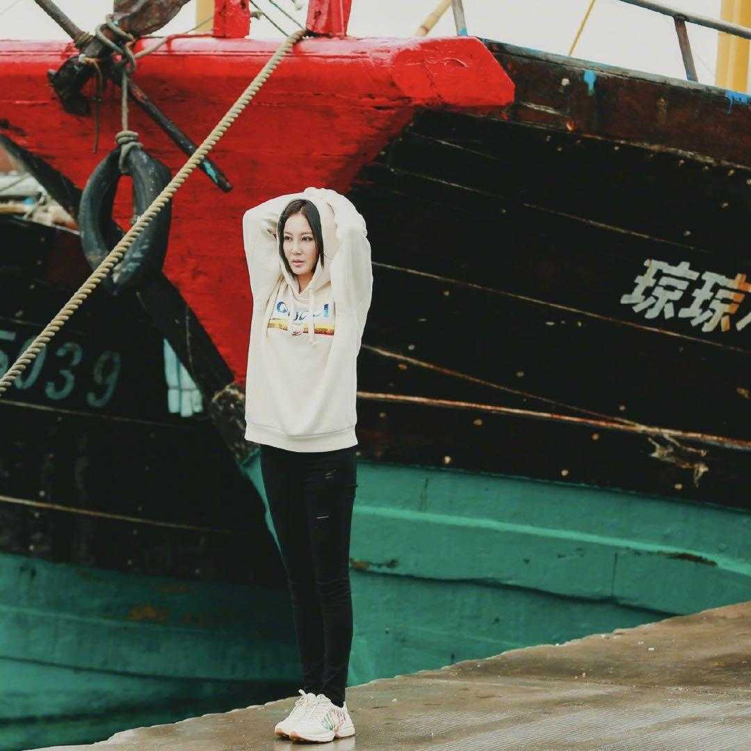 小陶虹年轻穿搭,陶虹穿大衣